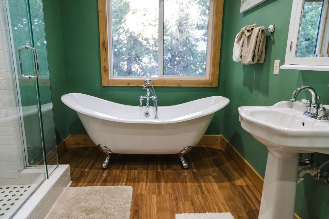 Photo of Bathroom in Island Park