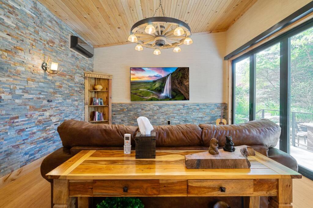 Photo of Livingroom in Sandy