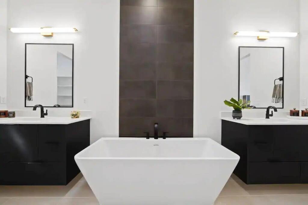 Photo of Bathroom in Hurricane
