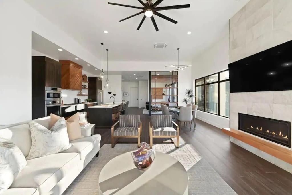 Photo of Livingroom in Hurricane