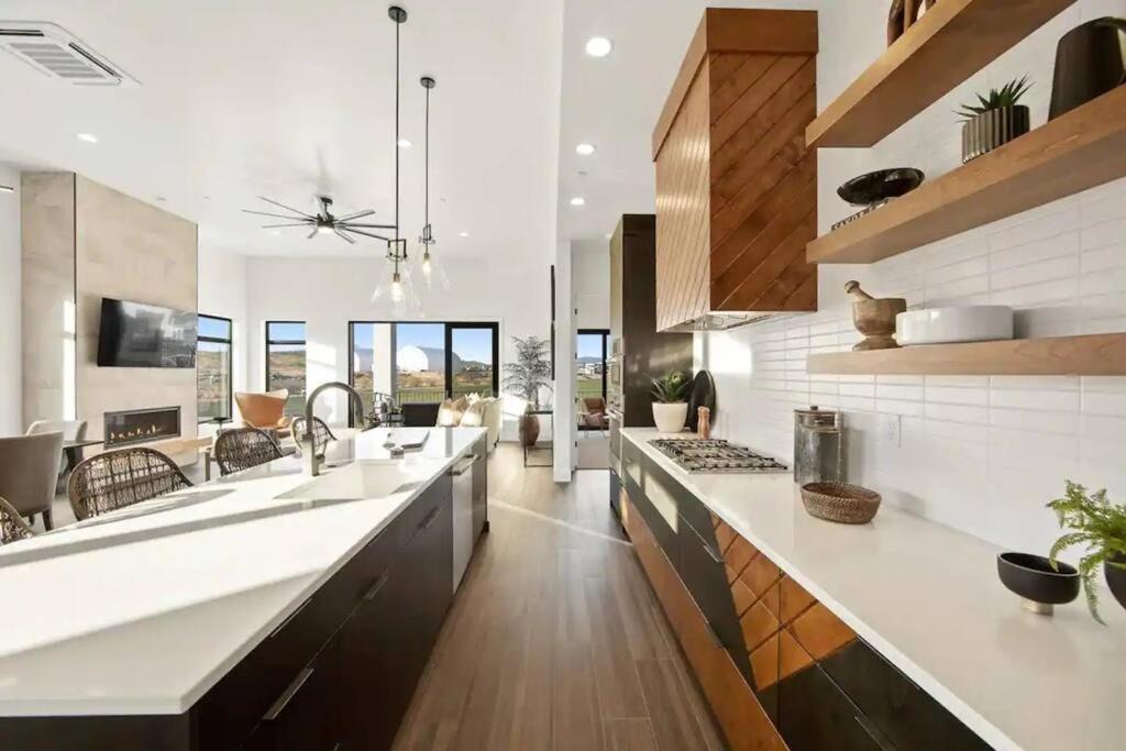 Photo of Kitchen in Hurricane