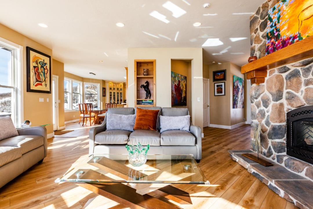 Photo of Livingroom in Silver Summit