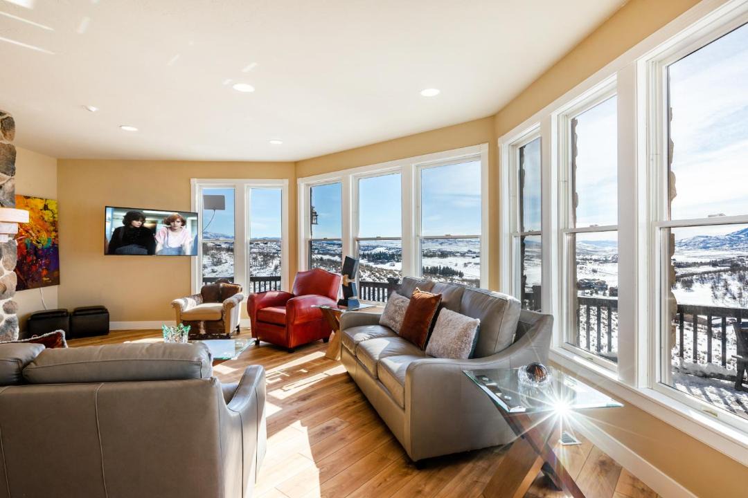 Photo of Livingroom in Silver Summit