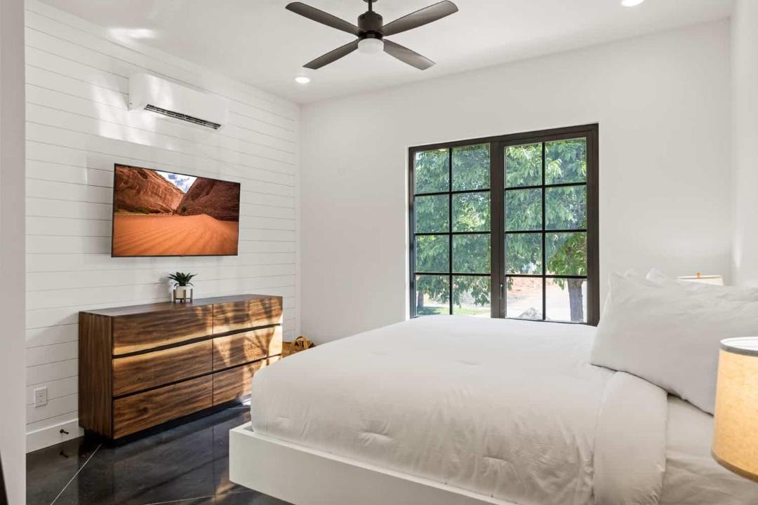 Photo of Bedroom in Hurricane