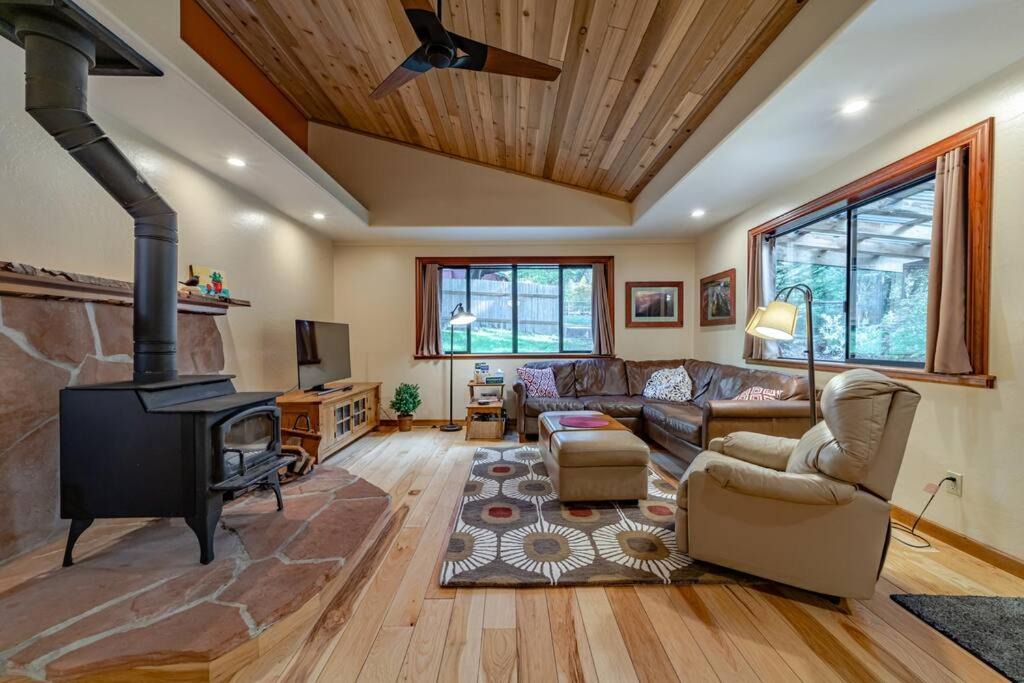 Photo of Livingroom in Carlotta