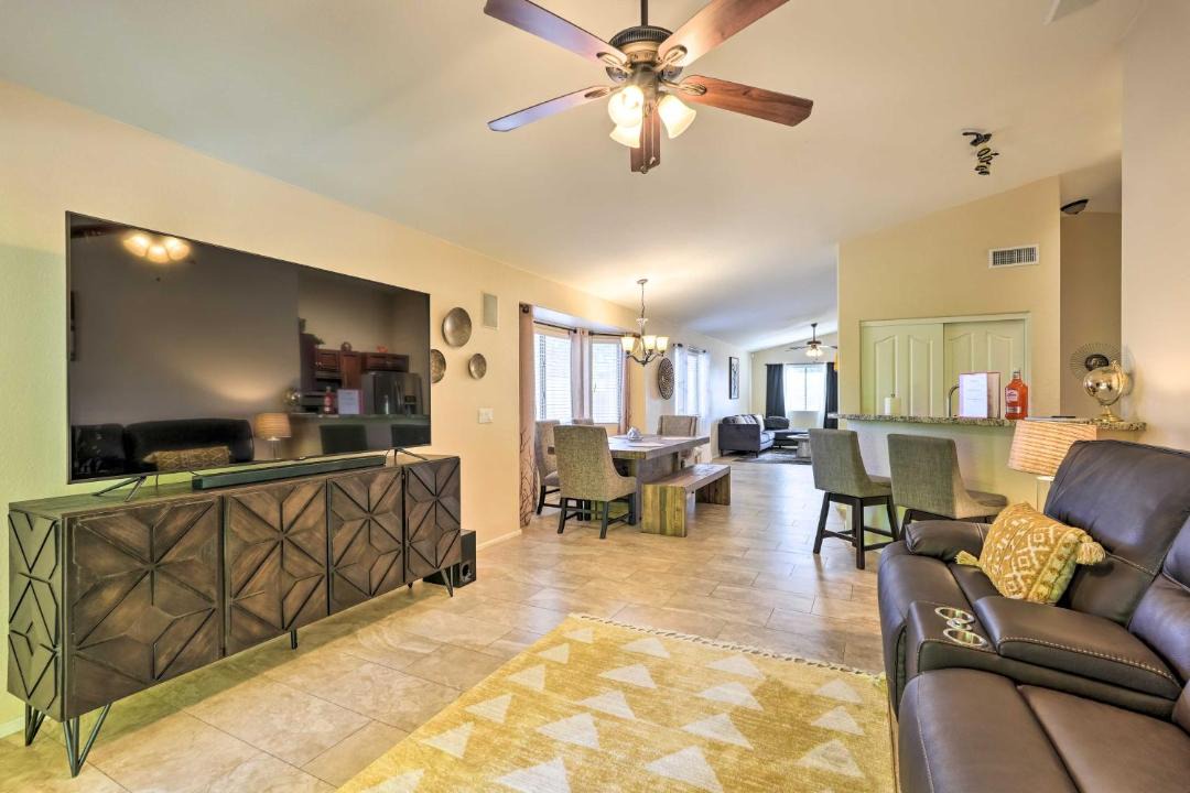 Photo of Livingroom in West Point Towne Center