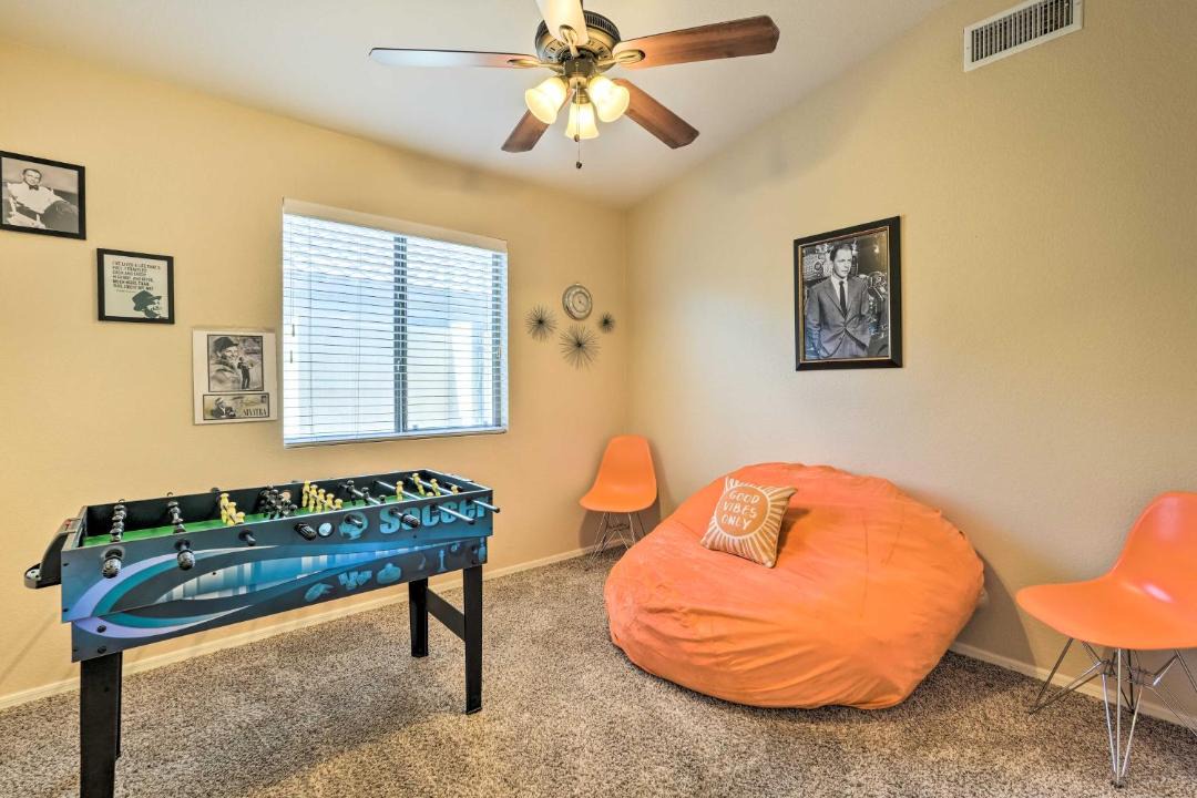 Photo of Livingroom in West Point Towne Center