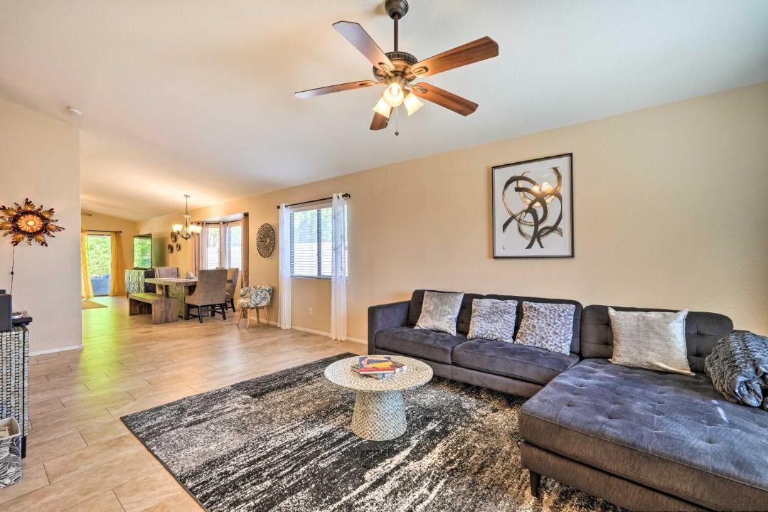 Photo of Livingroom in West Point Towne Center