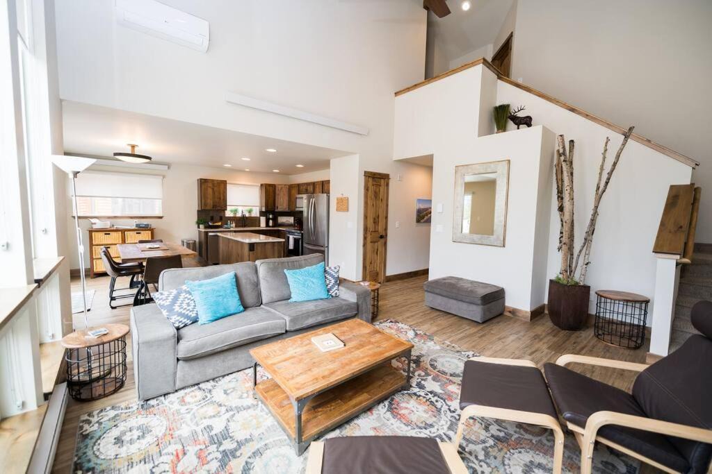 Photo of Livingroom in Estes Park