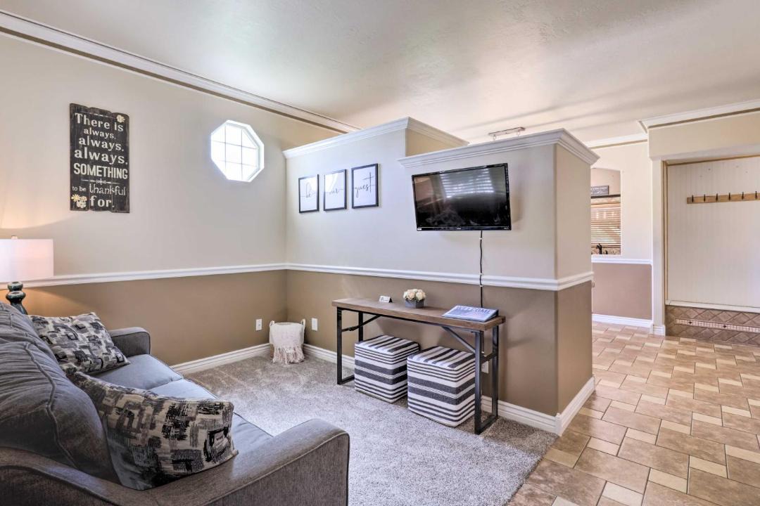Photo of Livingroom in Eagle Mountain