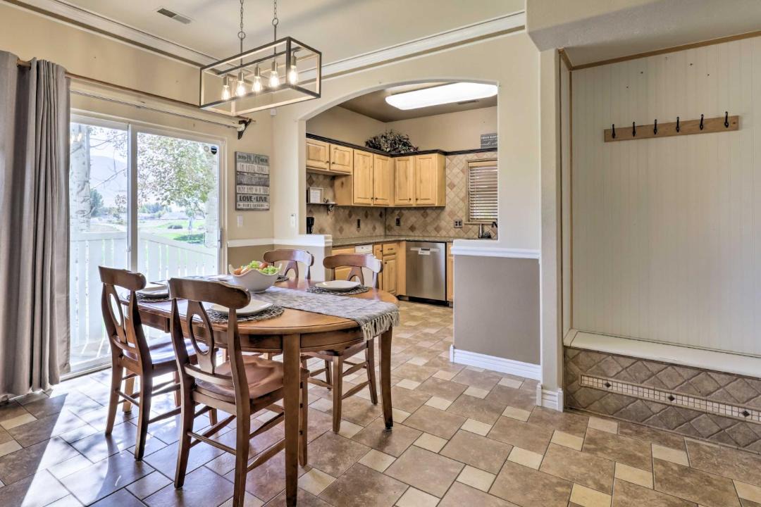 Photo of Livingroom in Eagle Mountain