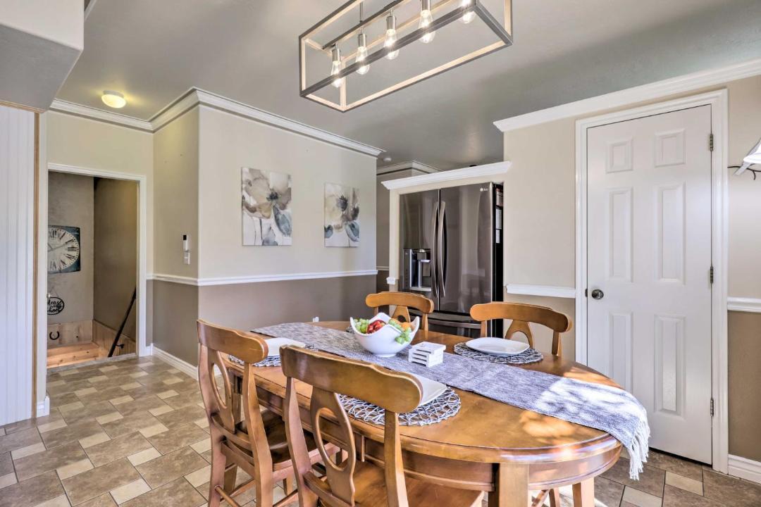Photo of Livingroom in Eagle Mountain