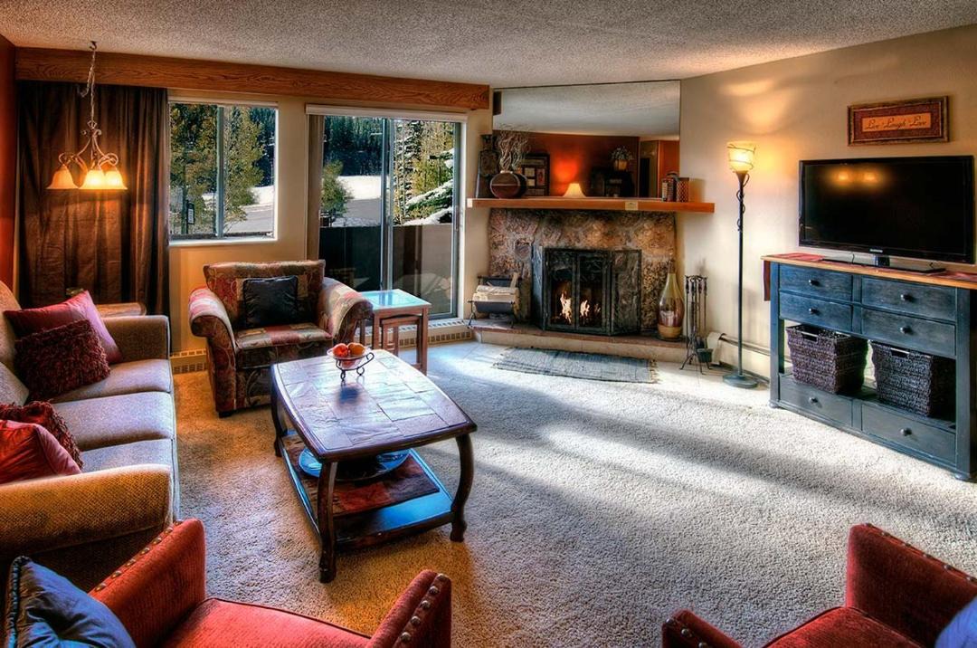 Photo of Livingroom in Peak 9