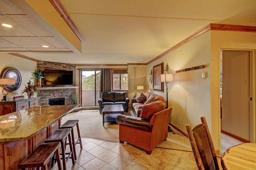 Photo of Livingroom in Peak 9