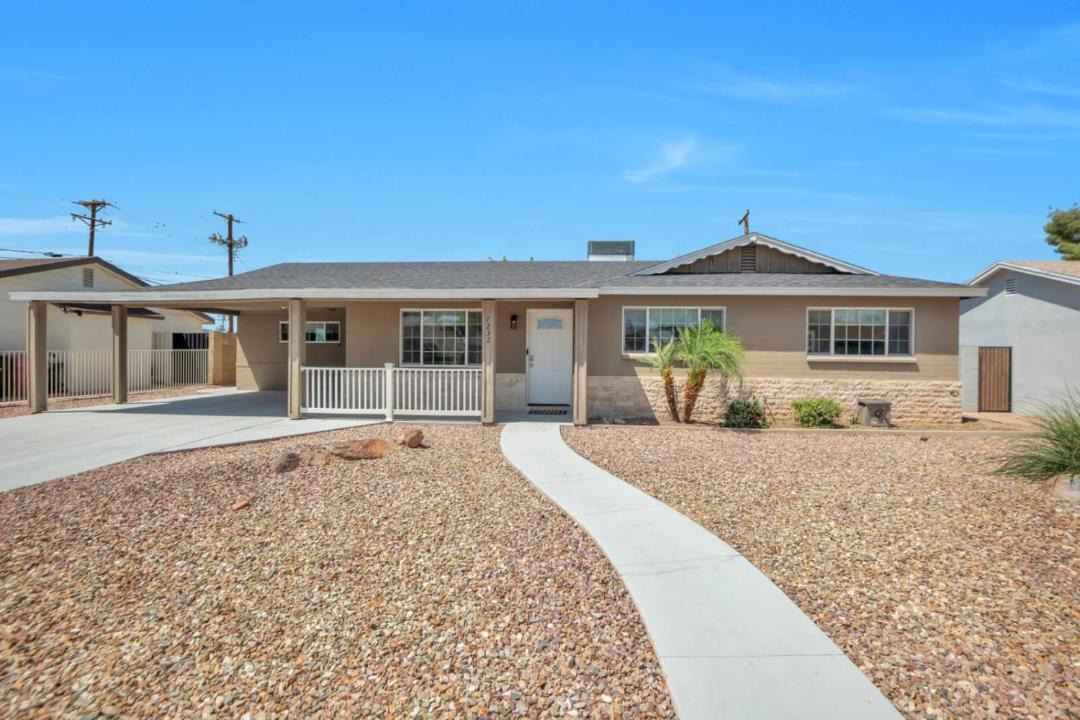 Photo of Buildings in New Papago Parkway