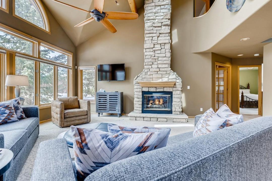Photo of Livingroom in Three Peaks