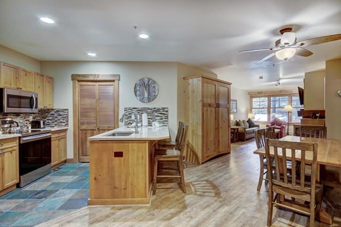Photo of Livingroom in River Run