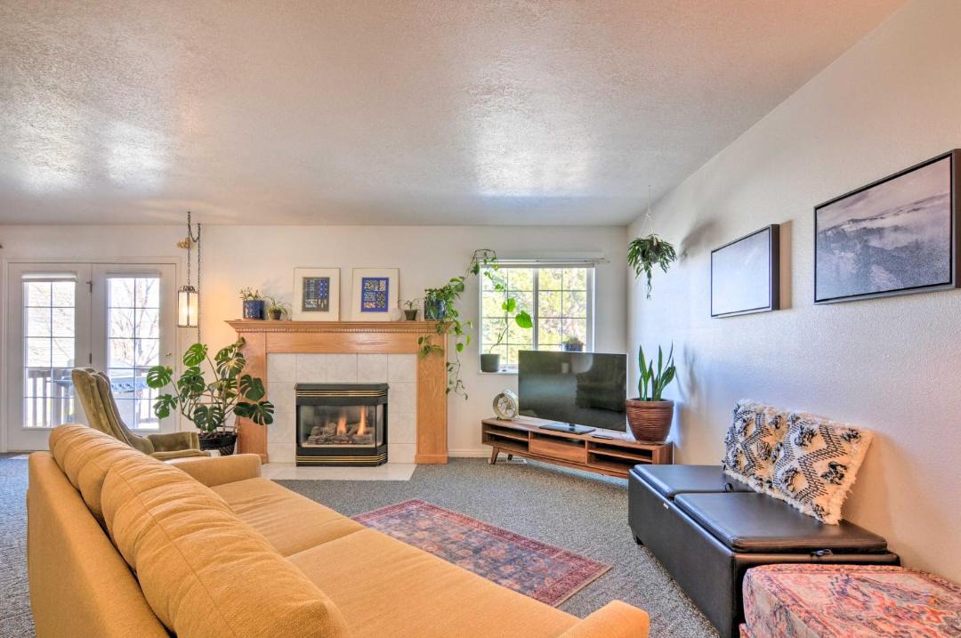 Photo of Livingroom in Parowan