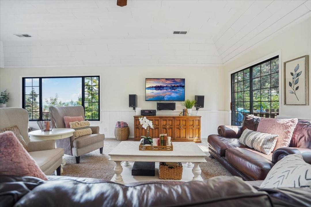Photo of Livingroom in Summit Park