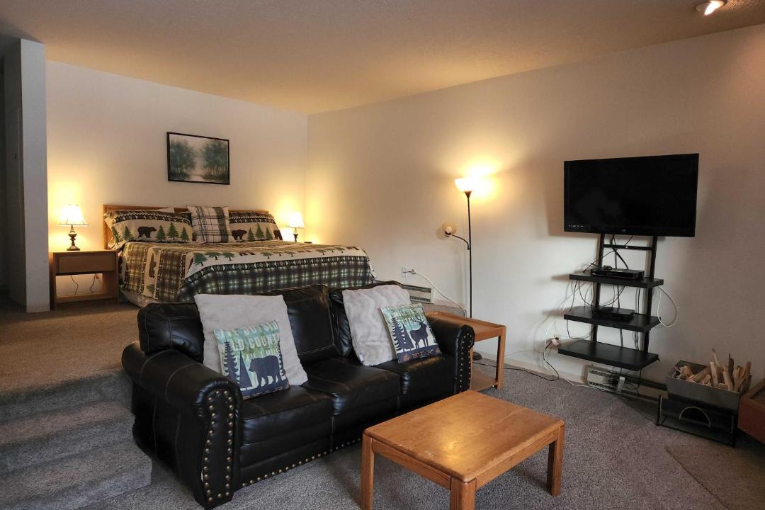 Photo of Livingroom in Lakeside Village