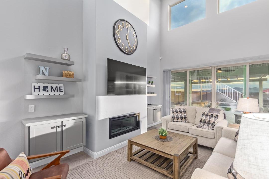 Photo of Livingroom in Surprise