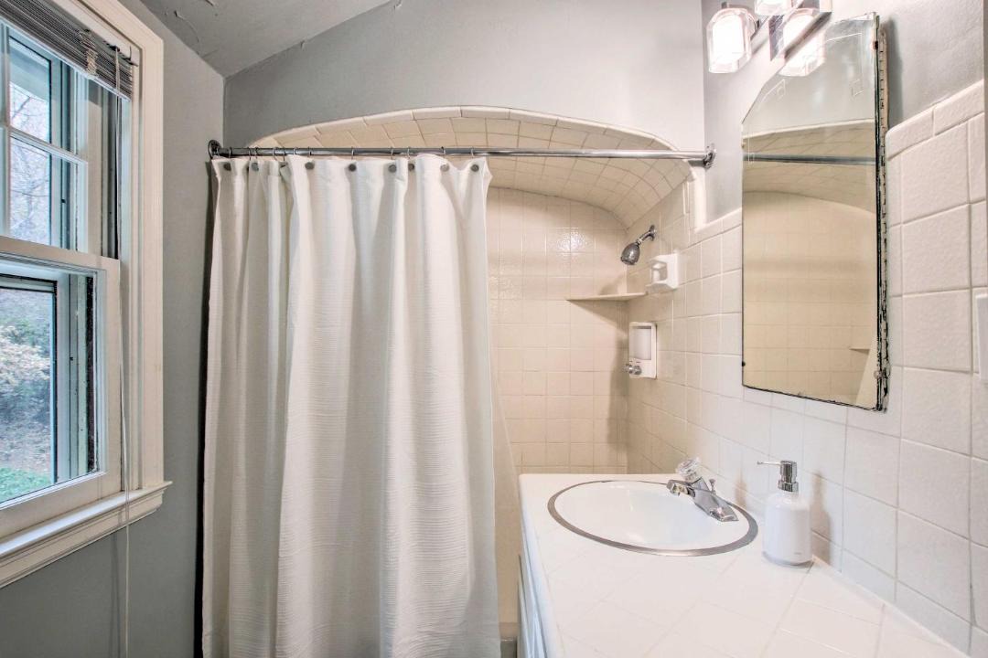 Photo of Bathroom in Logan