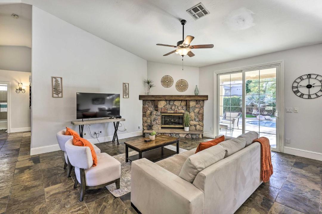 Photo of Livingroom in Paradise Valley Village