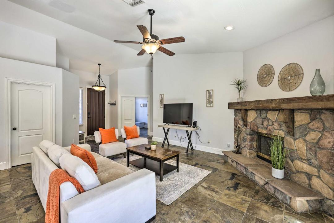 Photo of Livingroom in Paradise Valley Village