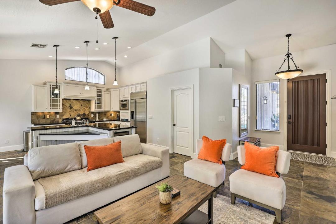 Photo of Livingroom in Paradise Valley Village