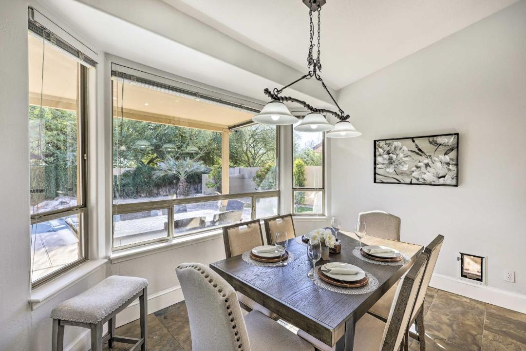 Photo of Livingroom in Paradise Valley Village