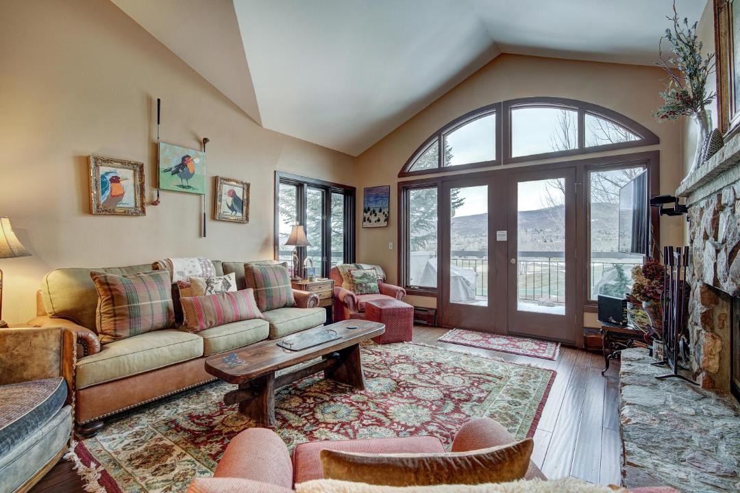 Photo of Livingroom in Edwards