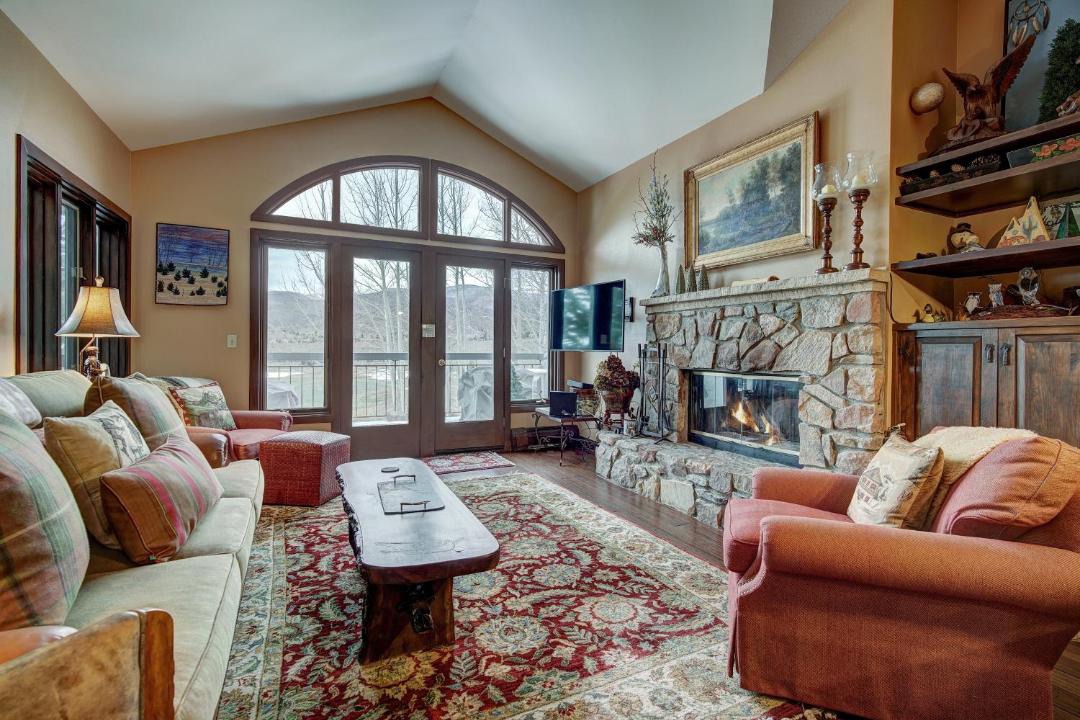 Photo of Livingroom in Edwards