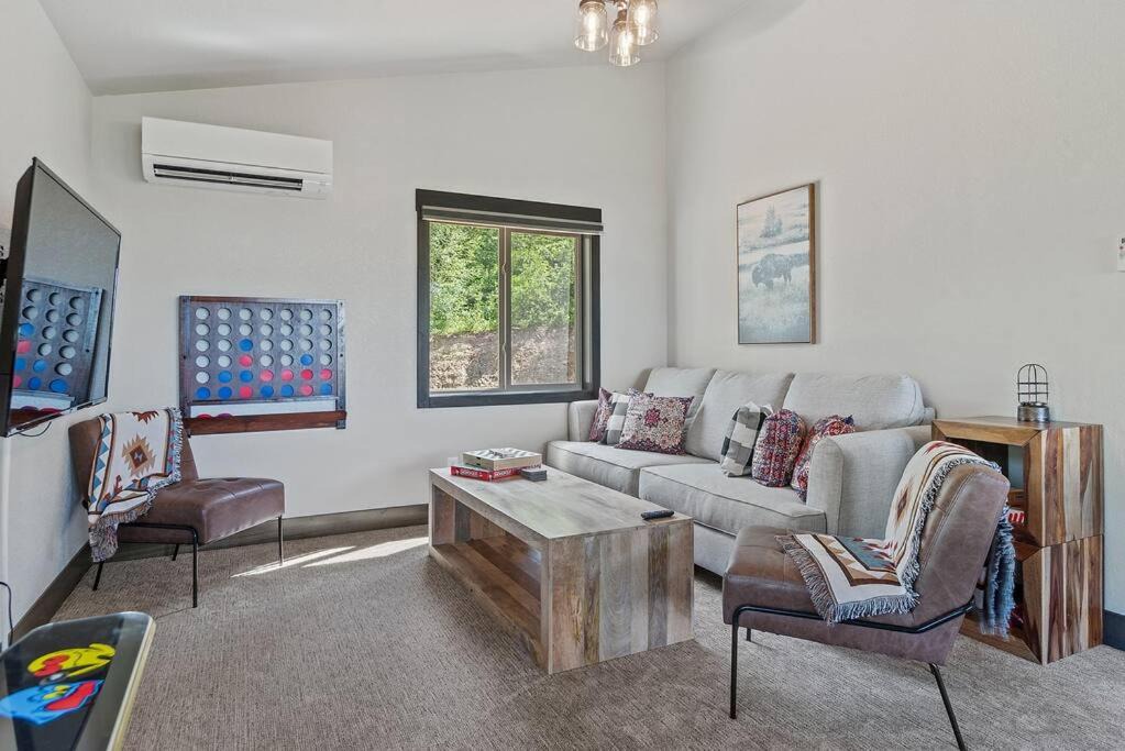 Photo of Livingroom in Deadwood