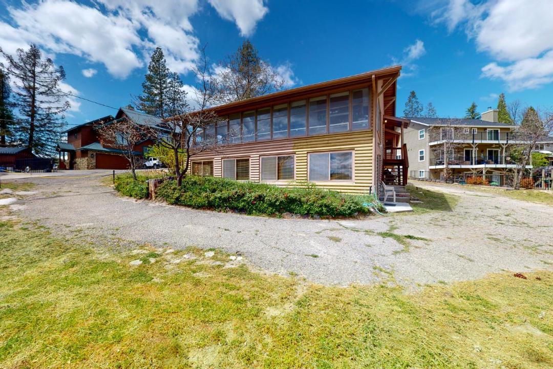 Photo of Buildings in Bass Lake