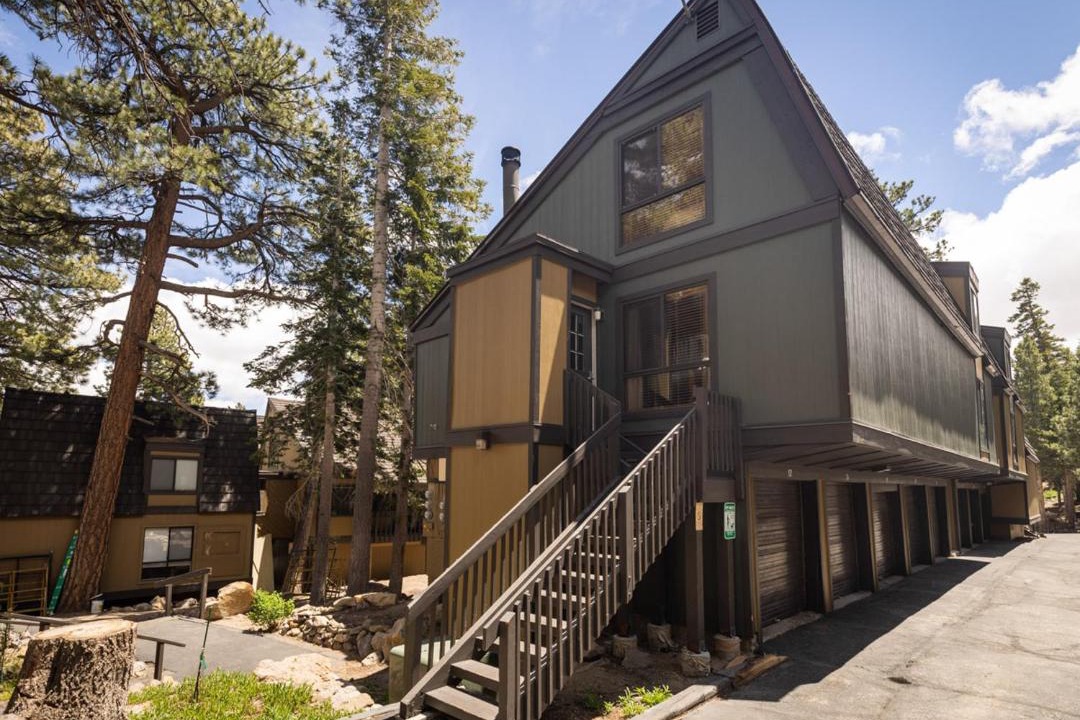 Photo of Buildings in Mammoth Lakes