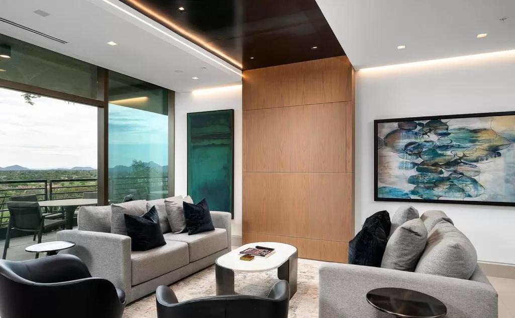 Photo of Livingroom in Kierland