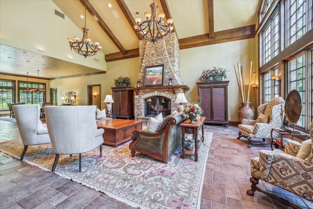 Photo of Livingroom in Warrior's Mark West