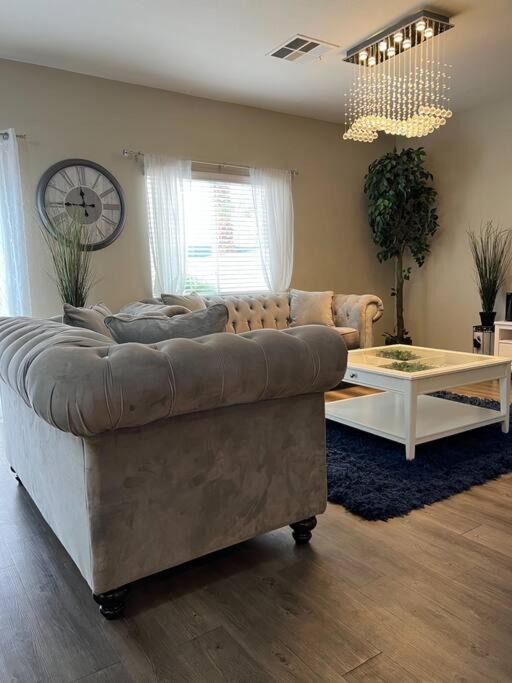 Photo of Livingroom in Enterprise