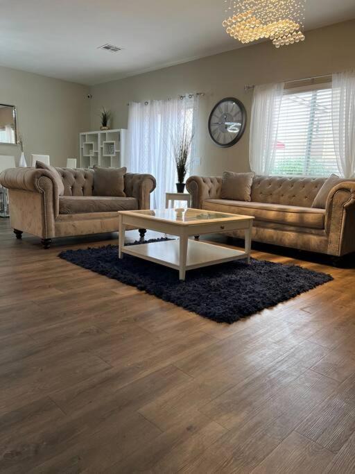 Photo of Livingroom in Enterprise