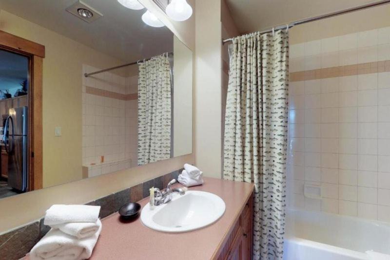 Photo of Bathroom in River Run
