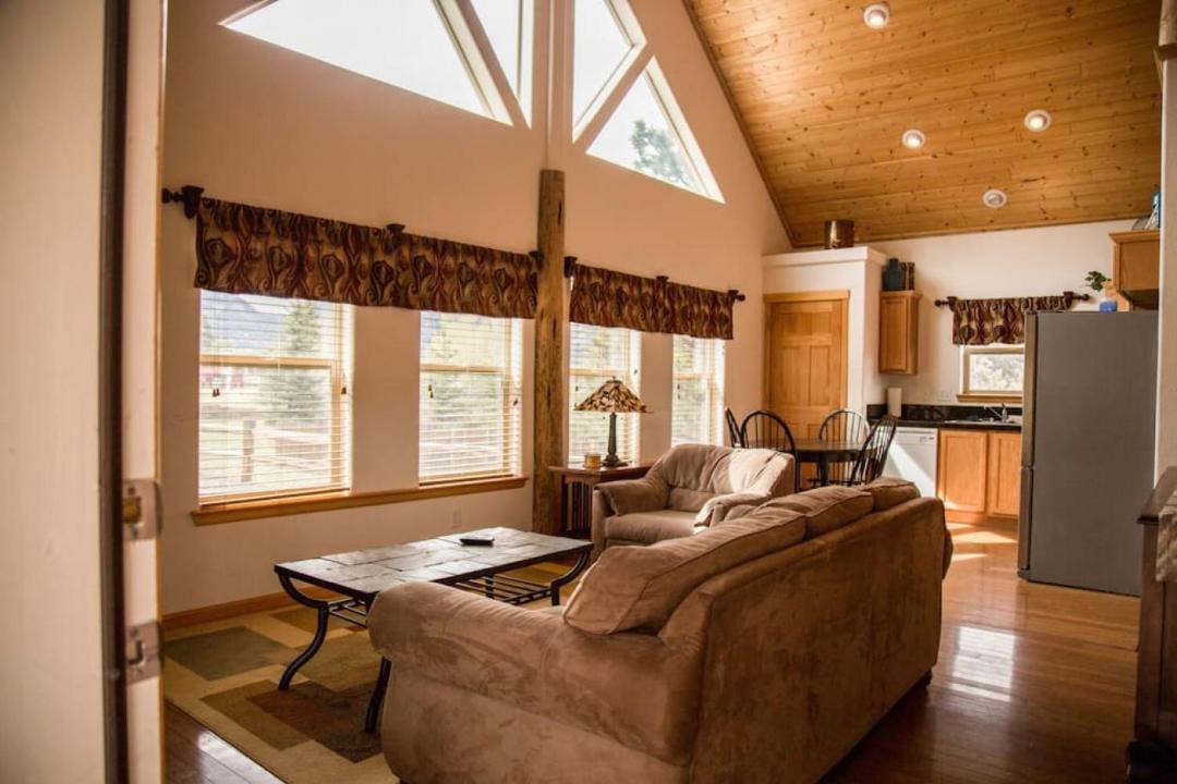 Photo of Livingroom in Estes Park