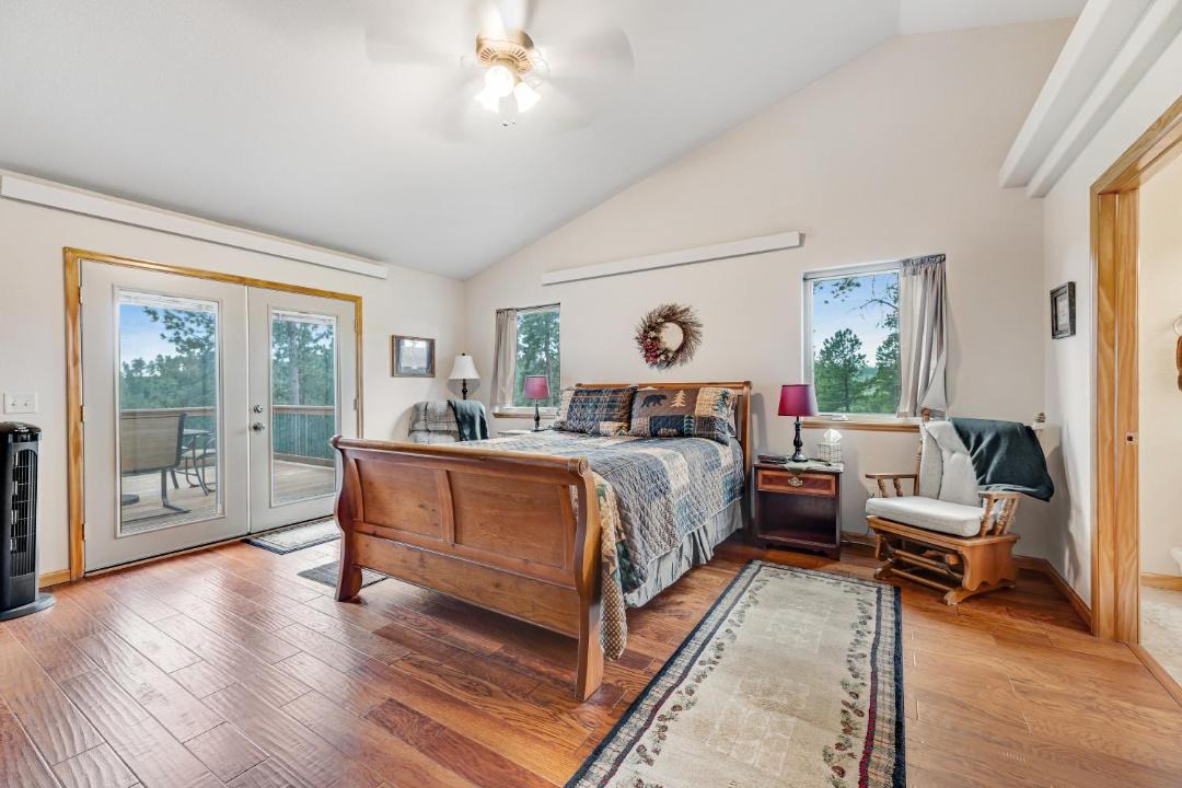 Photo of Bedroom in Benchmark
