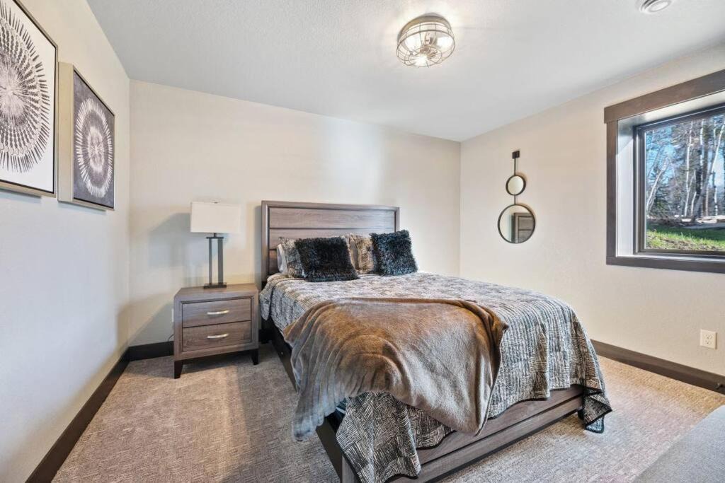 Photo of Bedroom in Lead