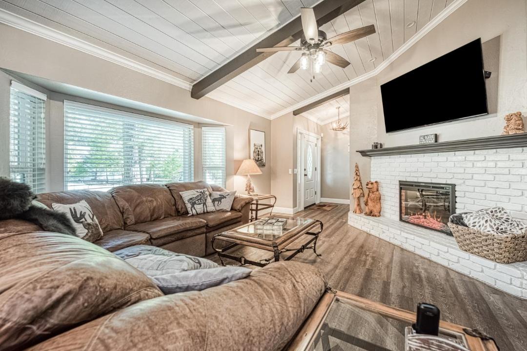 Photo of Livingroom in Shaver Lake