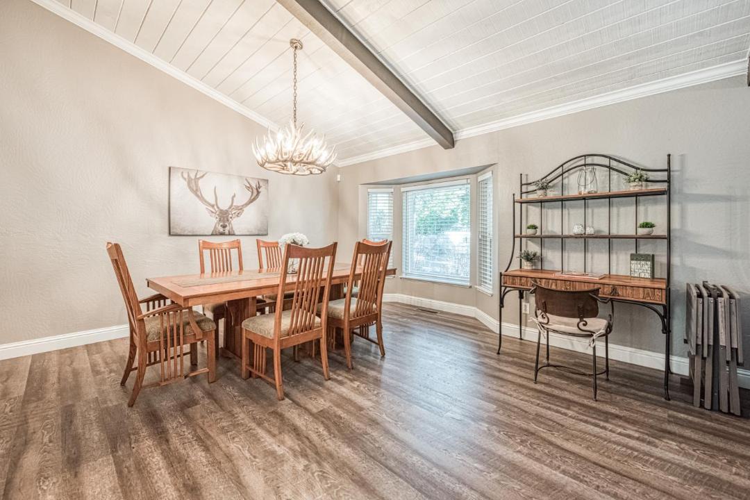 Photo of Livingroom in Shaver Lake