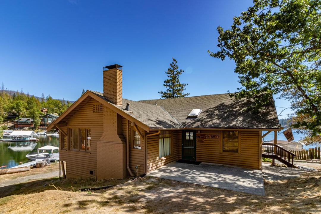 Photo of Buildings in Bass Lake