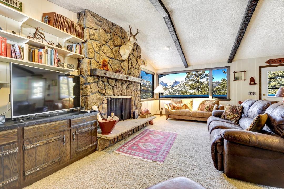 Photo of Livingroom in Windcliff Estates