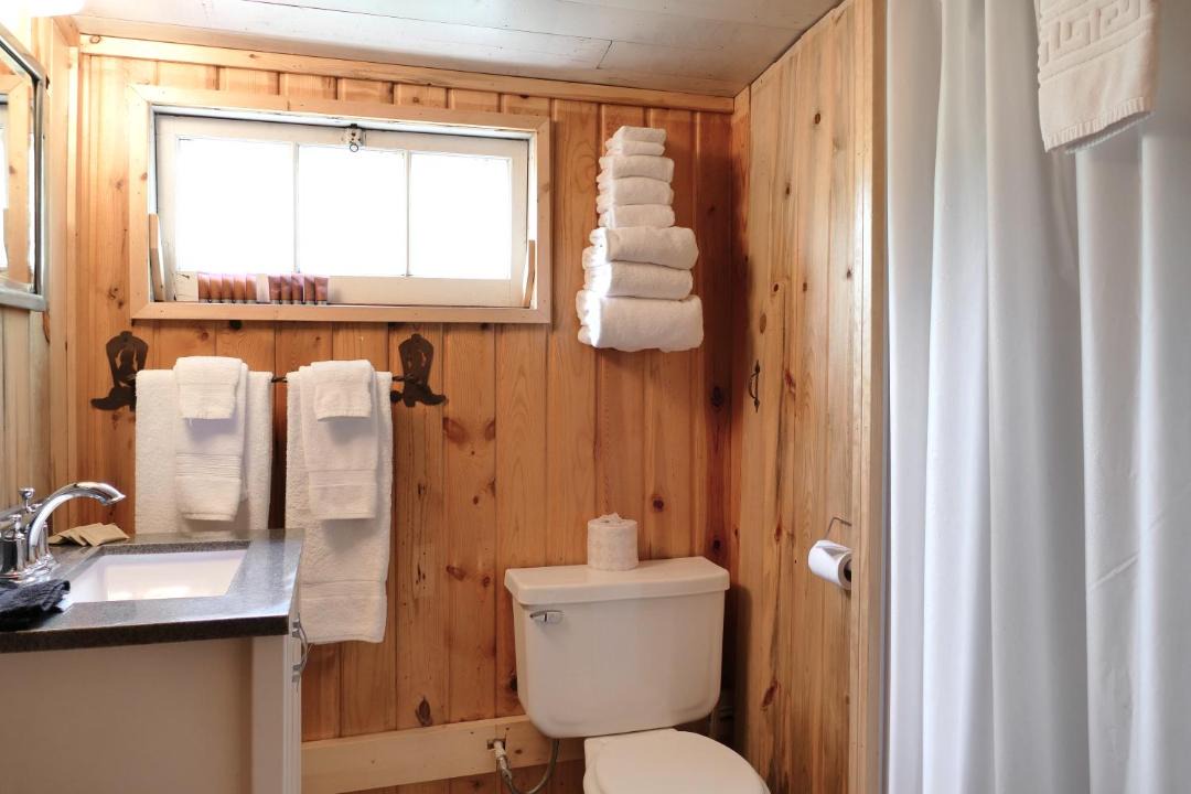 Photo of Bathroom in Wapiti