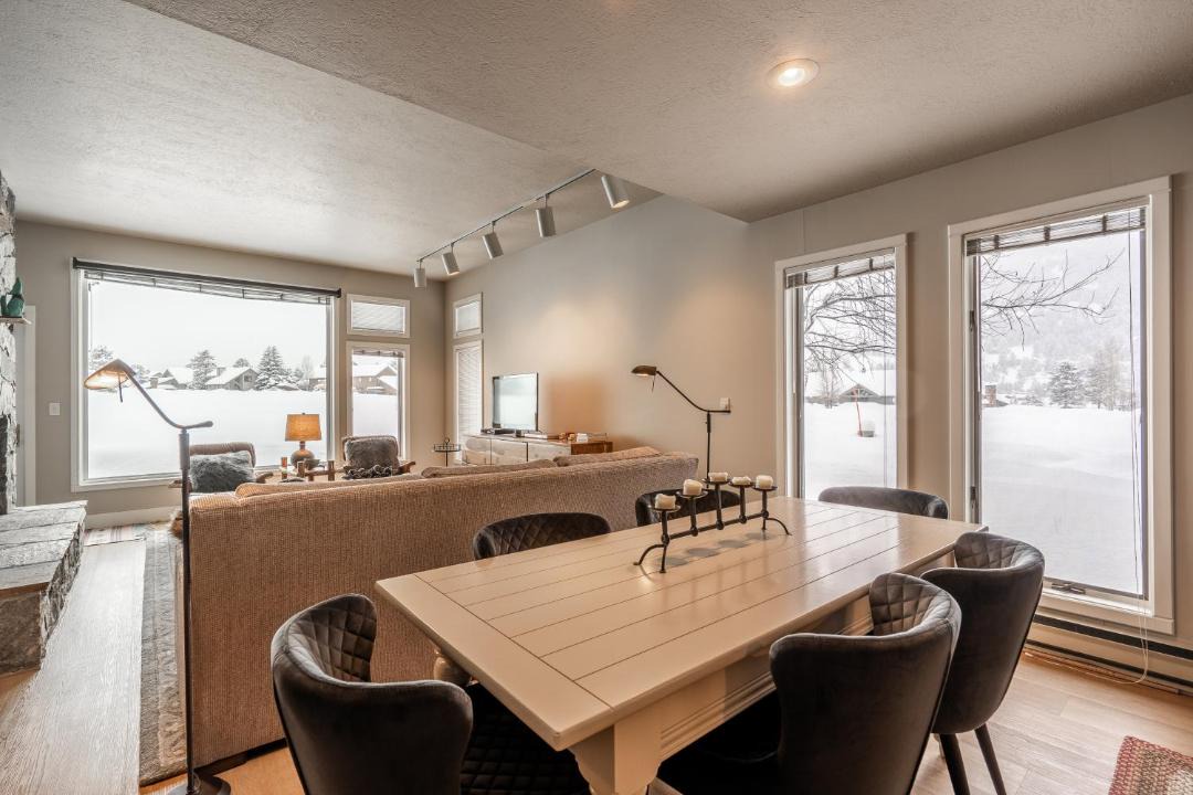 Photo of Livingroom in Big Sky Meadow Village