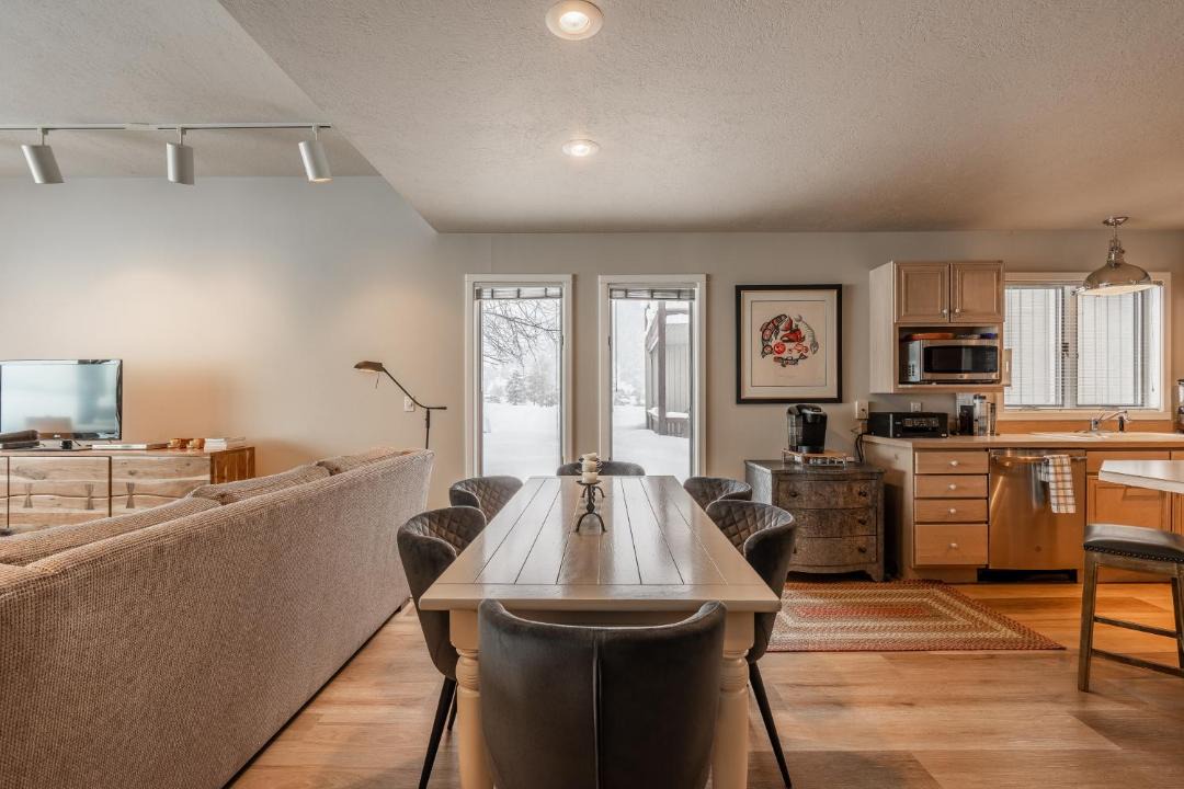 Photo of Livingroom in Big Sky Meadow Village